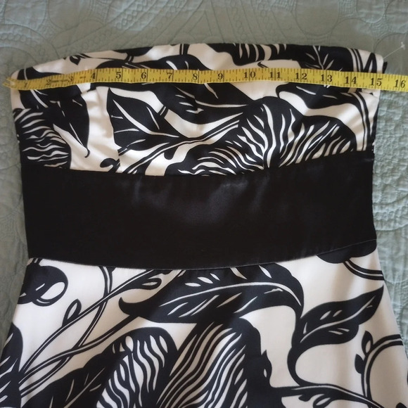 WHBM Black White Tropical Floral Bold Print Long Gown A-Line Strapless Gown Sz 2 - Picture 13 of 16